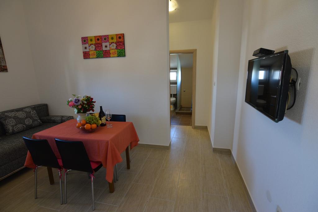 Apartments Batarilo Biograd Na Moru Luaran gambar