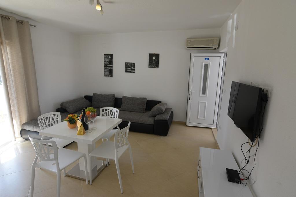 Apartments Batarilo Biograd Na Moru Luaran gambar
