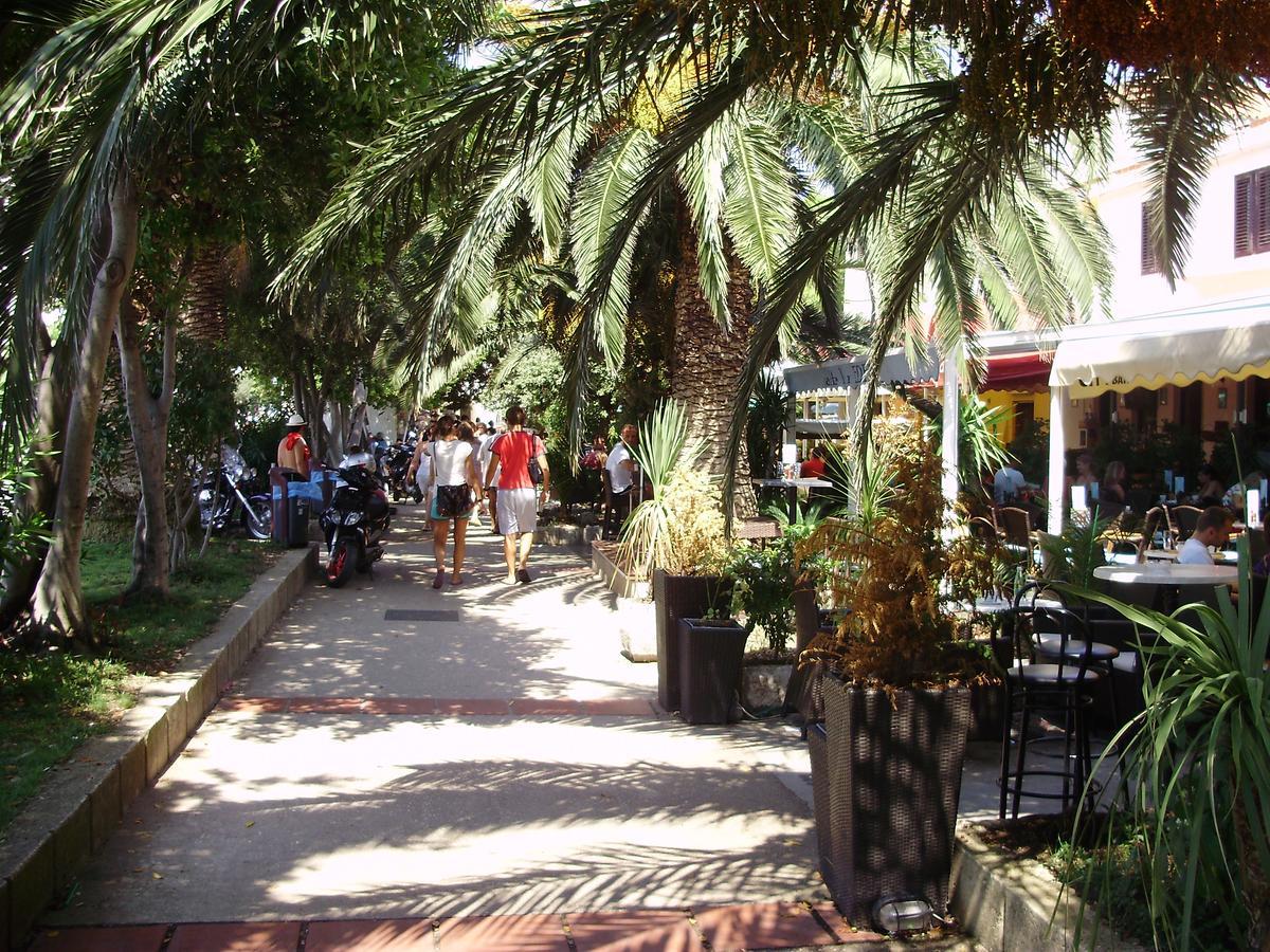 Apartments Batarilo Biograd Na Moru Luaran gambar